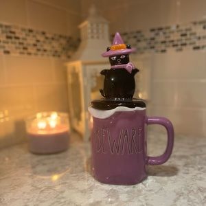❄️ Rae Dunn Beware Mug With Cat Topper ❄️